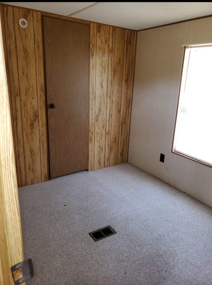 Building Photo - 70 Buttercup Dr