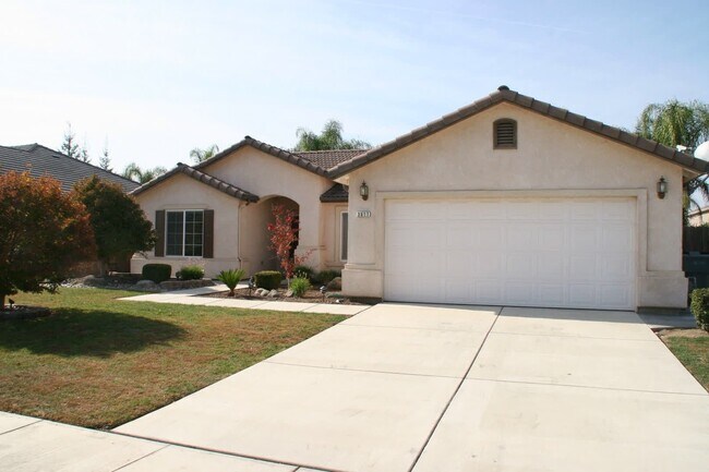 Building Photo - Great home for rent in Visalia!