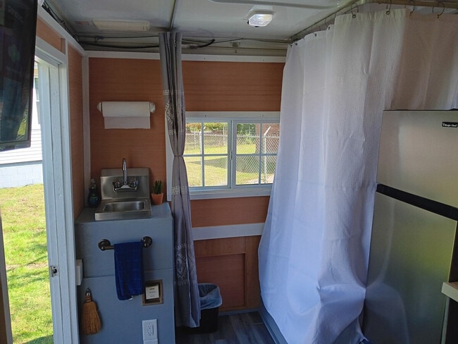 Building Photo - 80 Perkins Ave