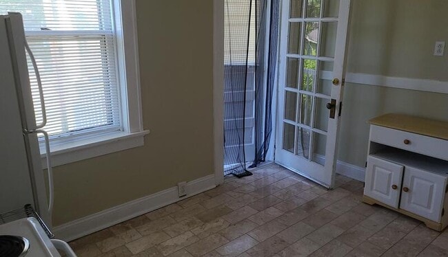 Building Photo - 3945-3947 Utah St