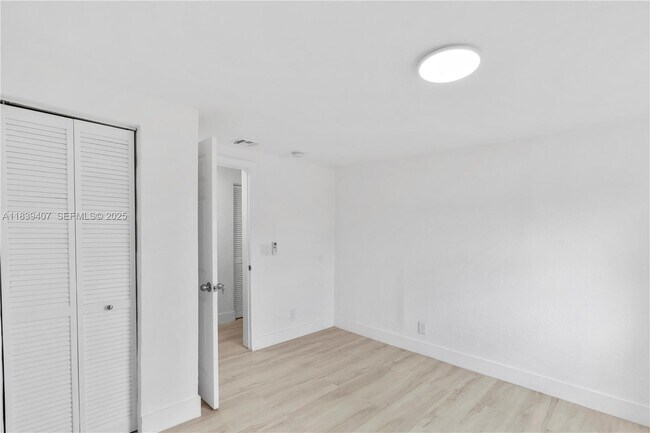 Building Photo - 607 SW 3rd St