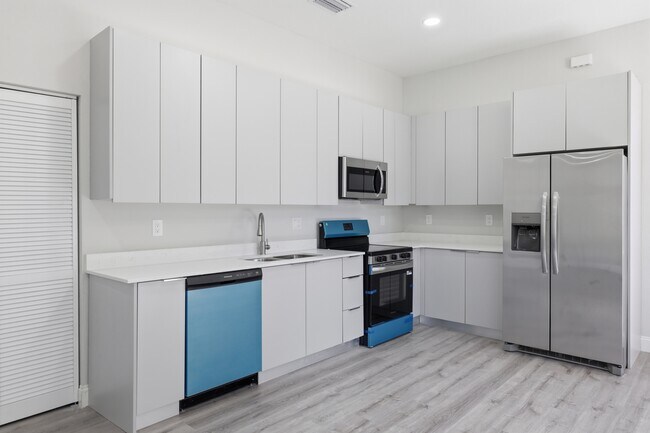 Building Photo - 825 Carbon St E