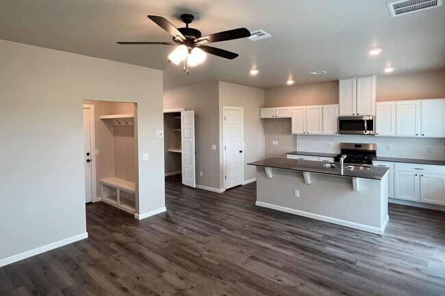 Building Photo - Townhome For Rent NW OKC!