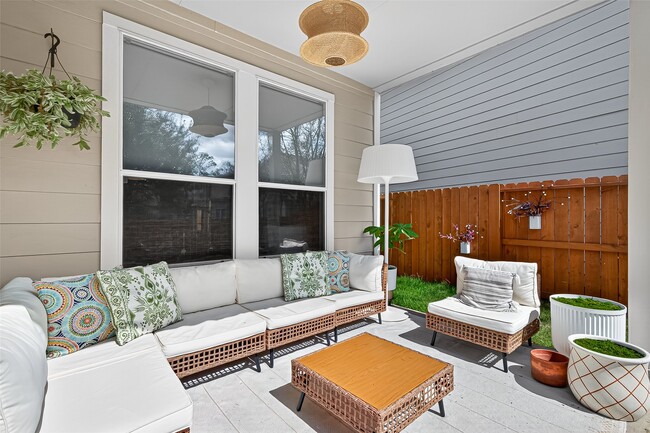 Building Photo - 10021 Hillside Bayou Dr