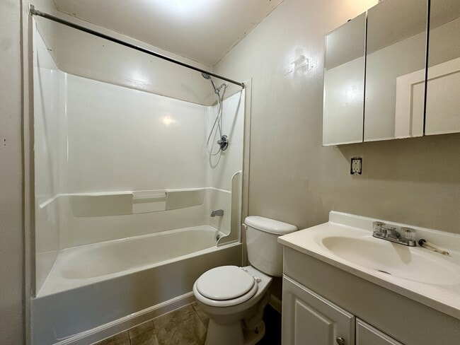 Building Photo - 2415 S Mosley