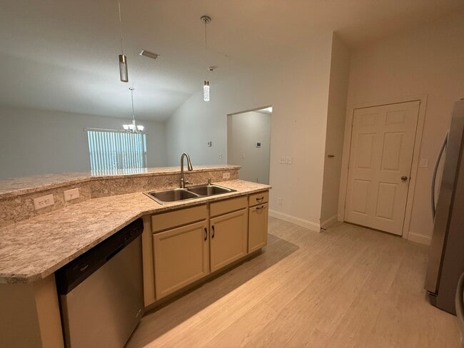 Building Photo - Grande Champion Community! BEAUTIFUL 3 Bed...