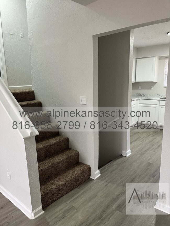 Building Photo - Updated Duplex, Fort Osage School District