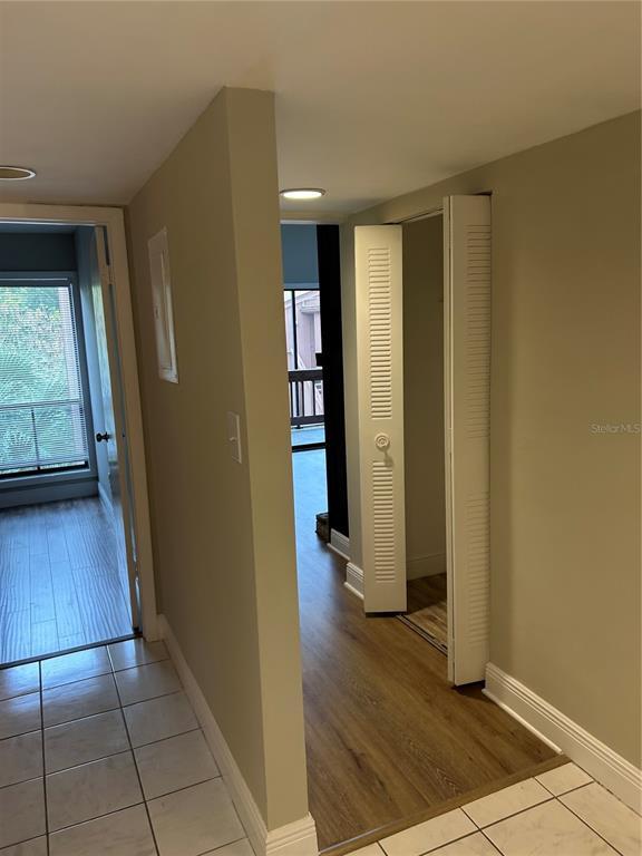 Building Photo - 958 E Michigan St