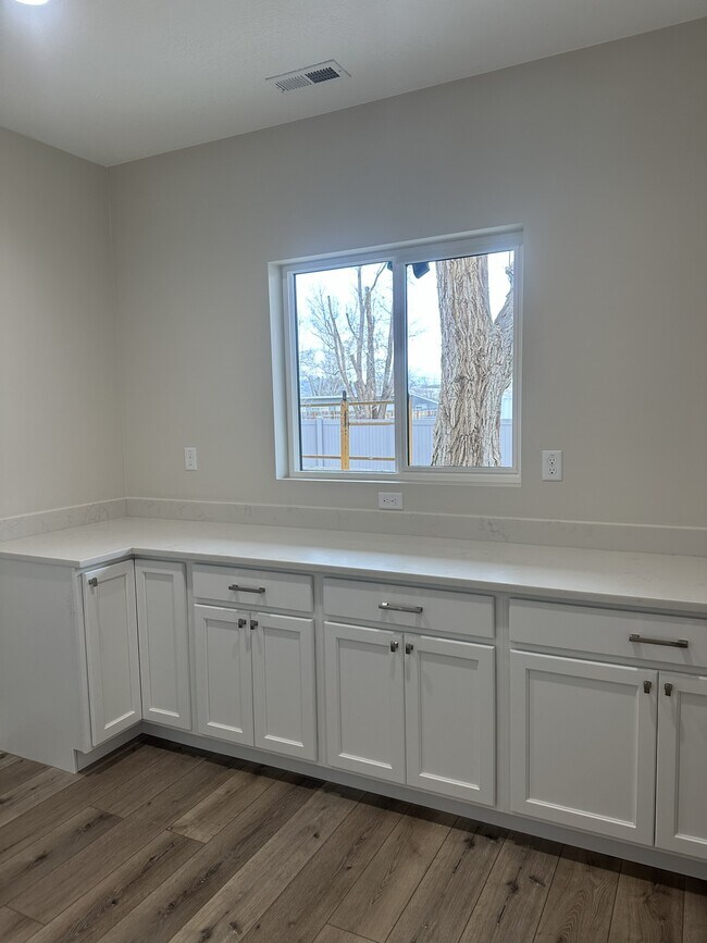 Building Photo - 236 S 200 W