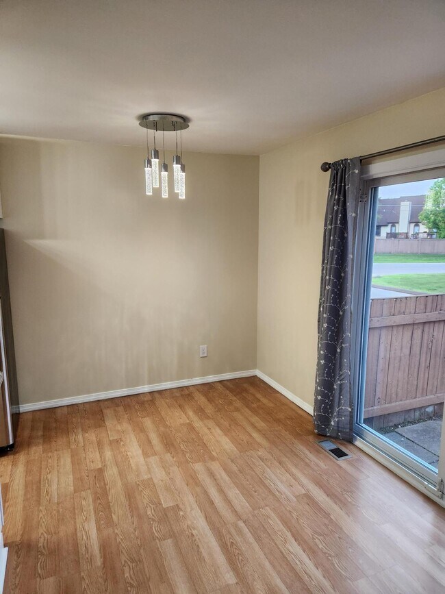 Dining Area - 23707 Stonehenge Blvd