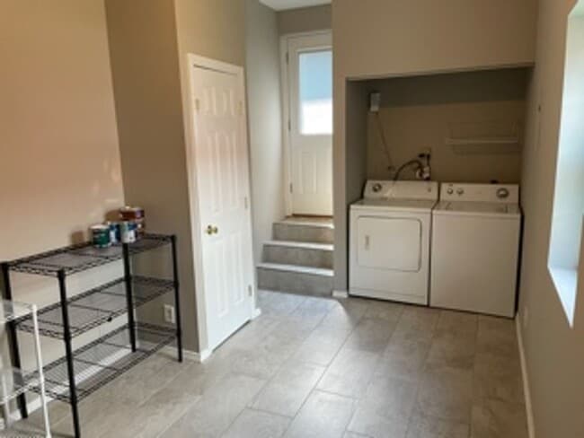 Building Photo - Charming and Remodeled 2 bedroom, 1 Bath within walking distance to everything on Brookside!