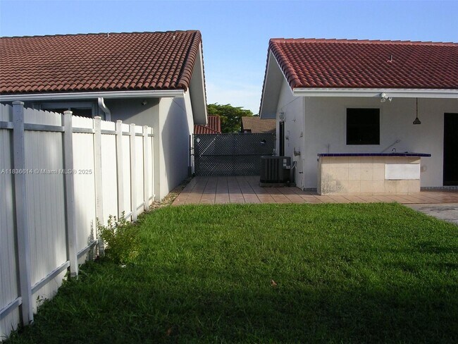 Building Photo - 14765 Kendale Lakes Blvd