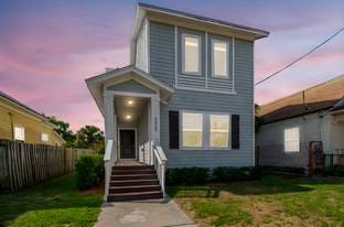 Building Photo - 2322 W Chestnut St