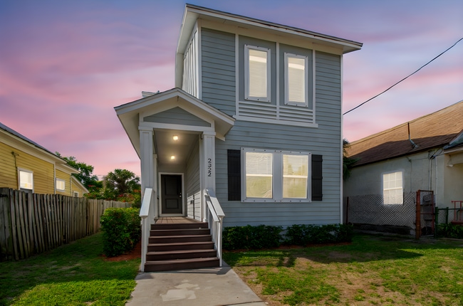 Building Photo - 2322 W Chestnut St