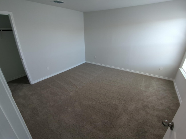 Building Photo - 2436 Dahlia Dr
