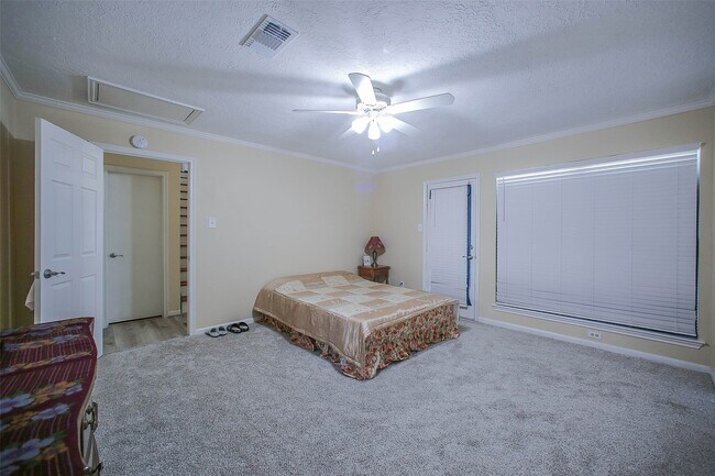 Building Photo - 9511 Sharpcrest St