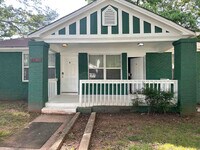 Building Photo - 2295 Dauphine St