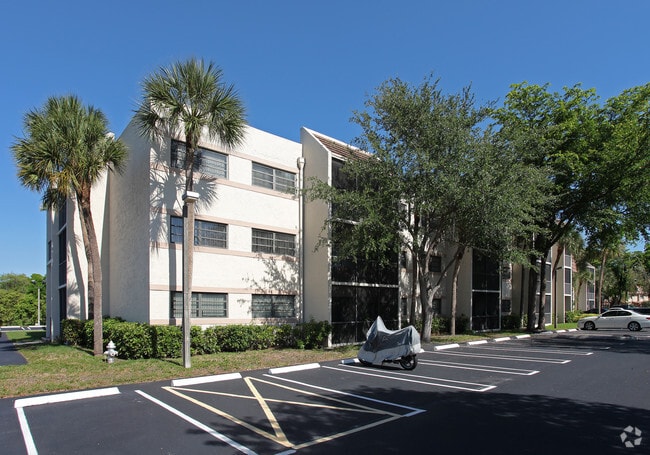Building Photo - Palm Crest Apartments