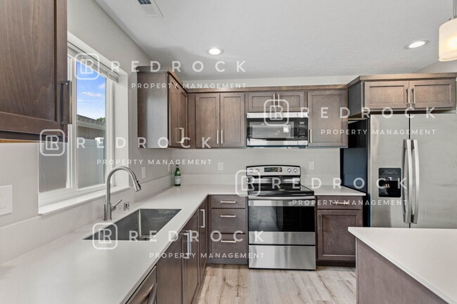 Building Photo - 710 Jones Ln