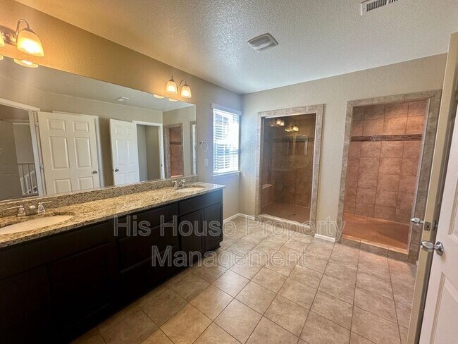 Building Photo - 2122 Longfin Ct