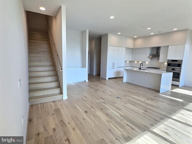 Building Photo - 3130 Potomac Ave