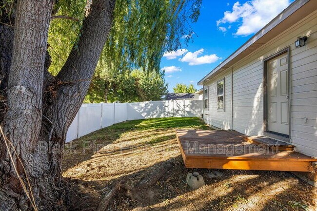 Building Photo - 8958 W Stirrup St