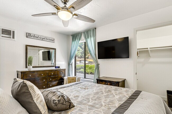 Building Photo - 265 Loma Alta Dr