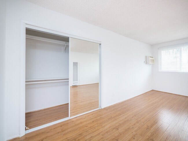 Interior Photo - 817 S. St. Andrews Pl