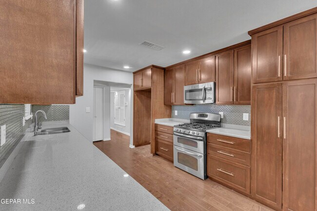 Building Photo - 7112 Ramada Dr
