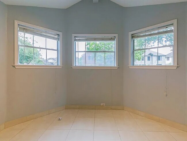 Building Photo - 2103 Whirlaway Dr