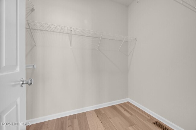 Building Photo - 16 Barton Ave