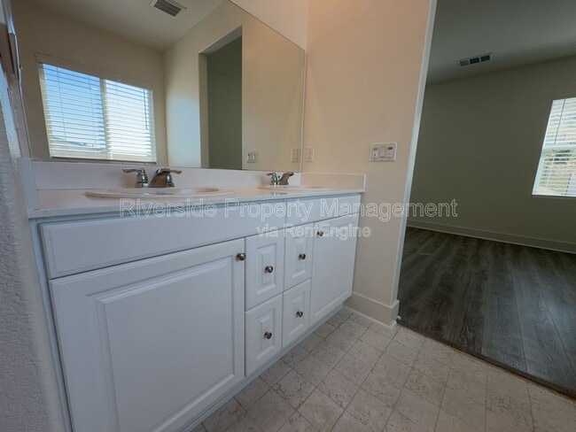 Building Photo - 20947 Spring Mountain Rd