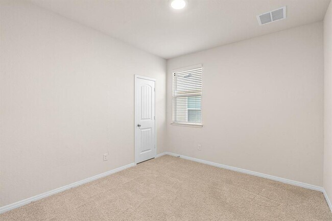 Building Photo - 111 Evergreen Sumac Lp