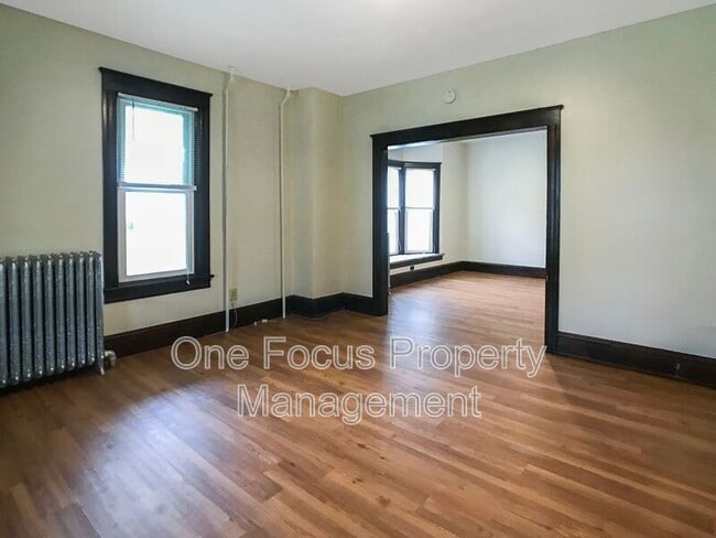 Building Photo - 132 Montour St N