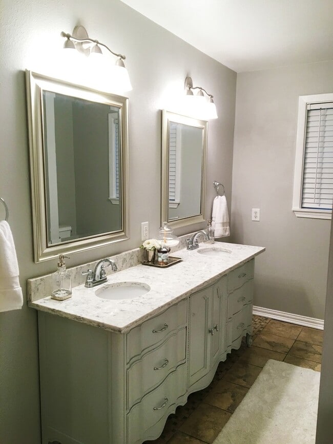 Building Photo - 776 Thora Blvd