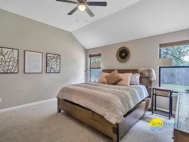 Building Photo - Spacious 3-Bedroom Home in Mary Esther Nea...