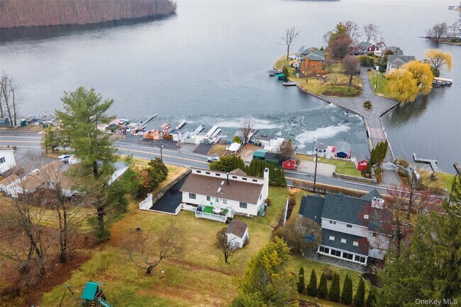 Building Photo - 850 S Lake Blvd