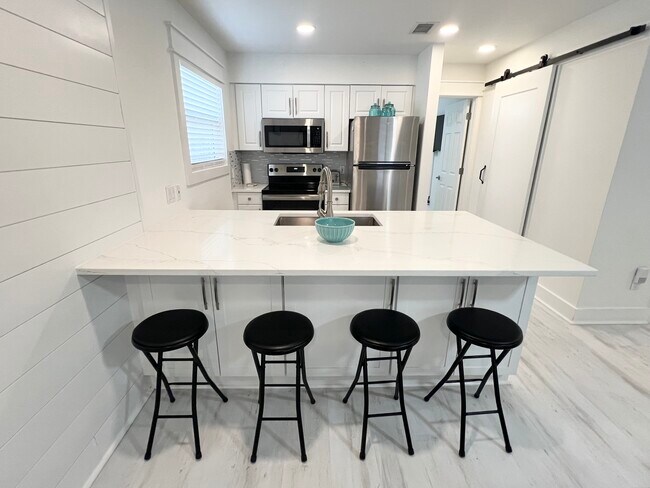 Building Photo - 7813 N Lagoon Dr