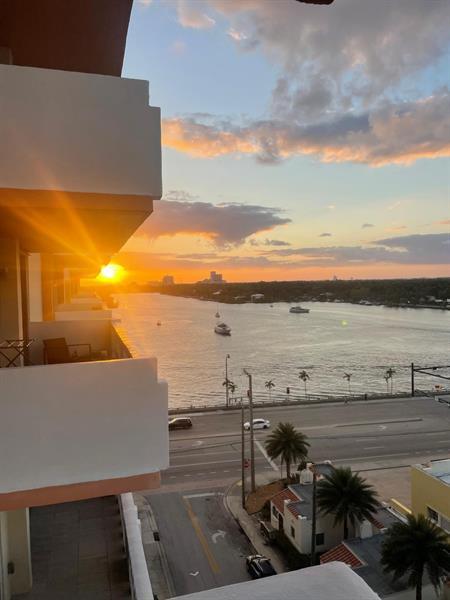 Building Photo - 801 S Ocean Dr