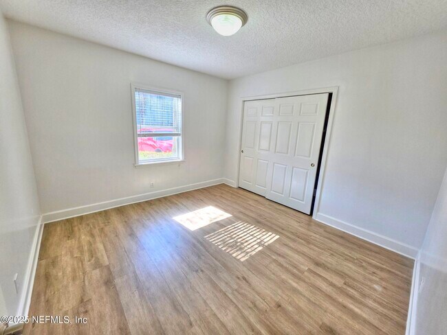 Building Photo - 3434 Blanding Blvd