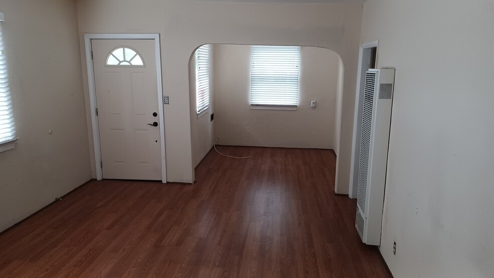 Building Photo - 4567 Marlborough Dr