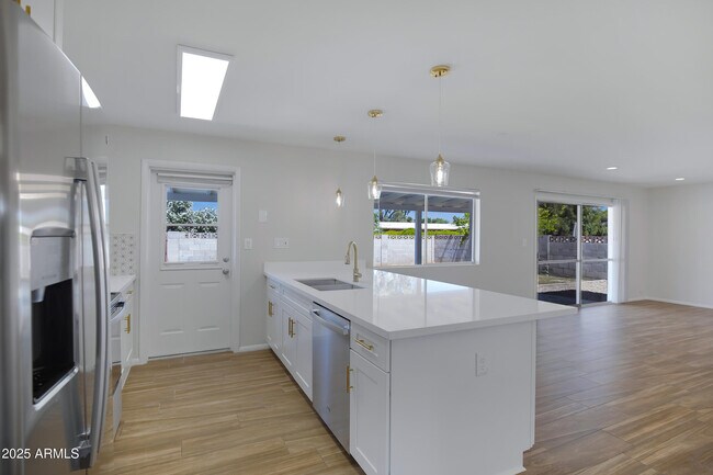 Building Photo - 8426 E Monterey Way
