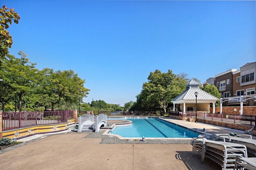 Building Photo - 206 Shearwater Ct W