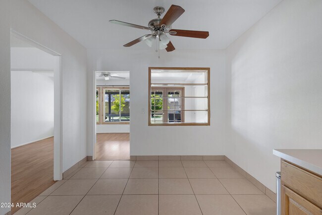 Building Photo - 335 E Solana Dr