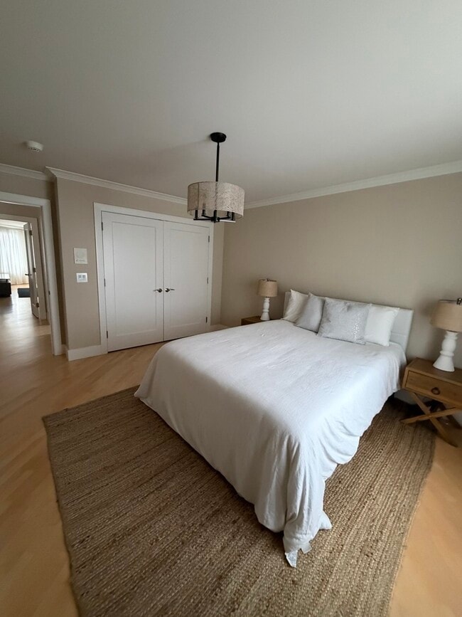 Building Photo - 525 Senon Dr