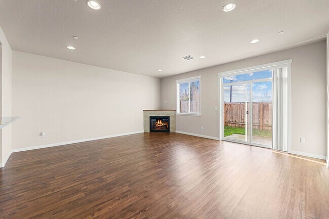 Building Photo - Luxury Townhome for Rent!!!