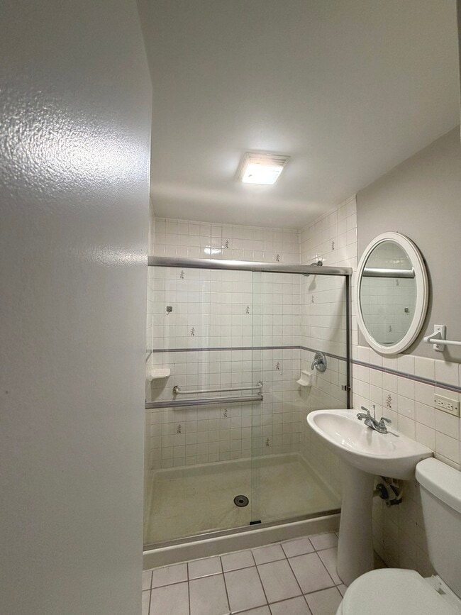 Building Photo - 155 W Wayne Pl