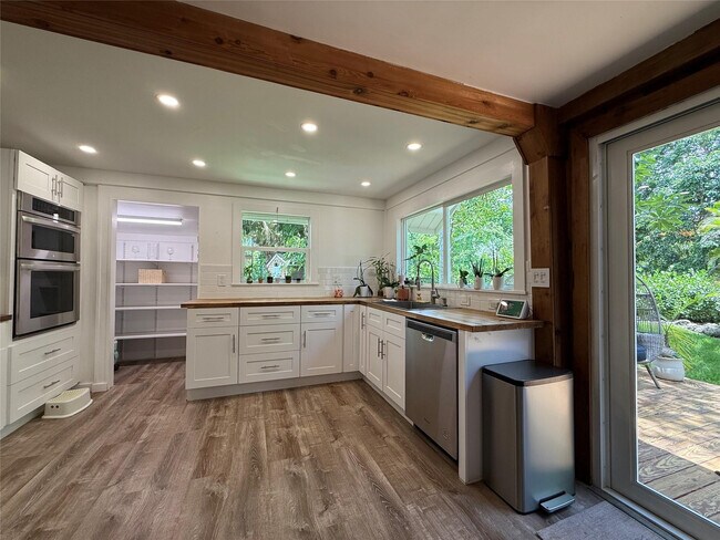 Building Photo - 22990 SW 156th Ave