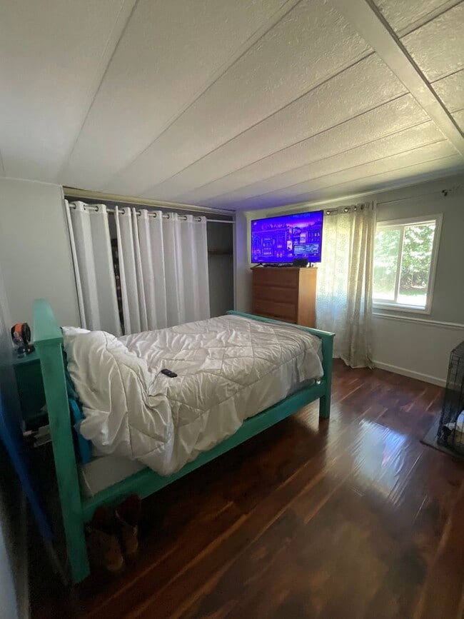 Building Photo - Charming 2 bedroom 2 bath house in Nisqual...