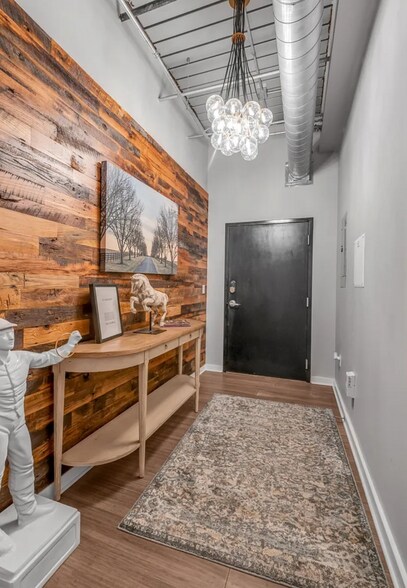 Building Photo - 515 W Main St